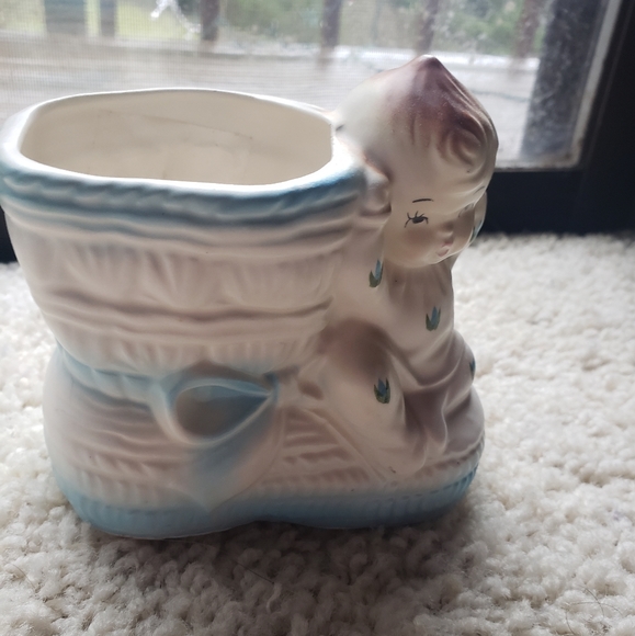 Adorable Vintage planter, baby & bootie - Picture 2 of 6